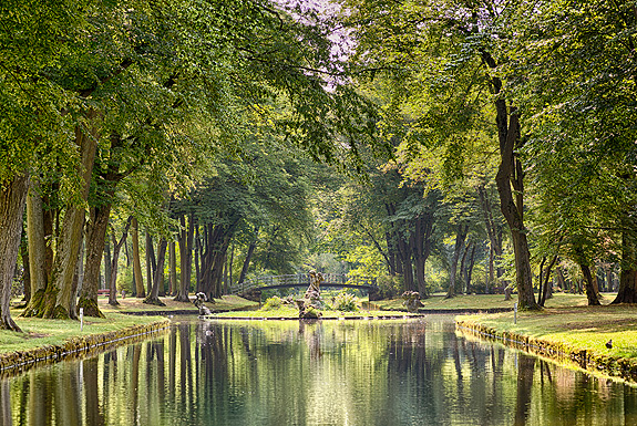 Picture: Canal with Swan Island