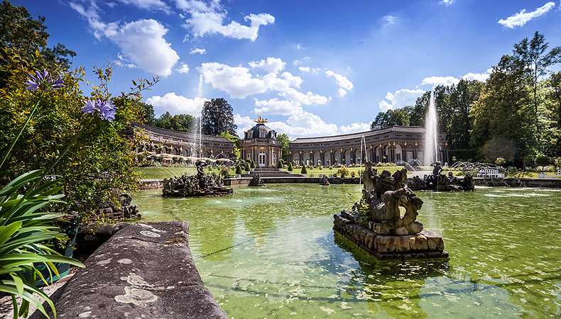 Bild: Neues Schloss Eremitage mit Großem Bassin