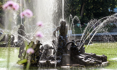 Bild: Wasserspiele im Großen Bassin