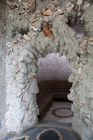 Picture: View into the grotto