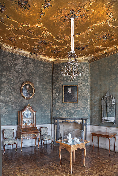 Bild: Salon mit Golddecke