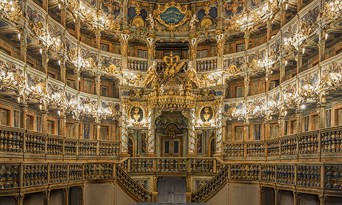 Bild: Markgräfliches Opernhaus nach der Restaurierung, Blick zur Fürstenloge
