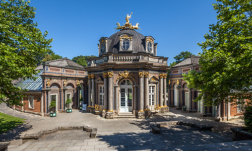 external link to the Temple of the Sun at Hermitage New Palace