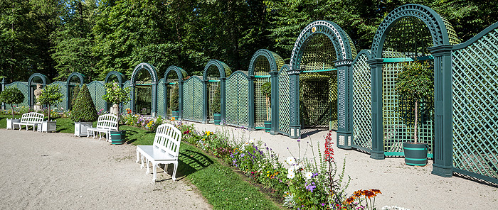 Picture: Hermitage Court Garden, paths at the New Palace