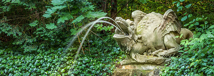 Bild: Hofgarten Eremitage, Drache am Spiegelweiher